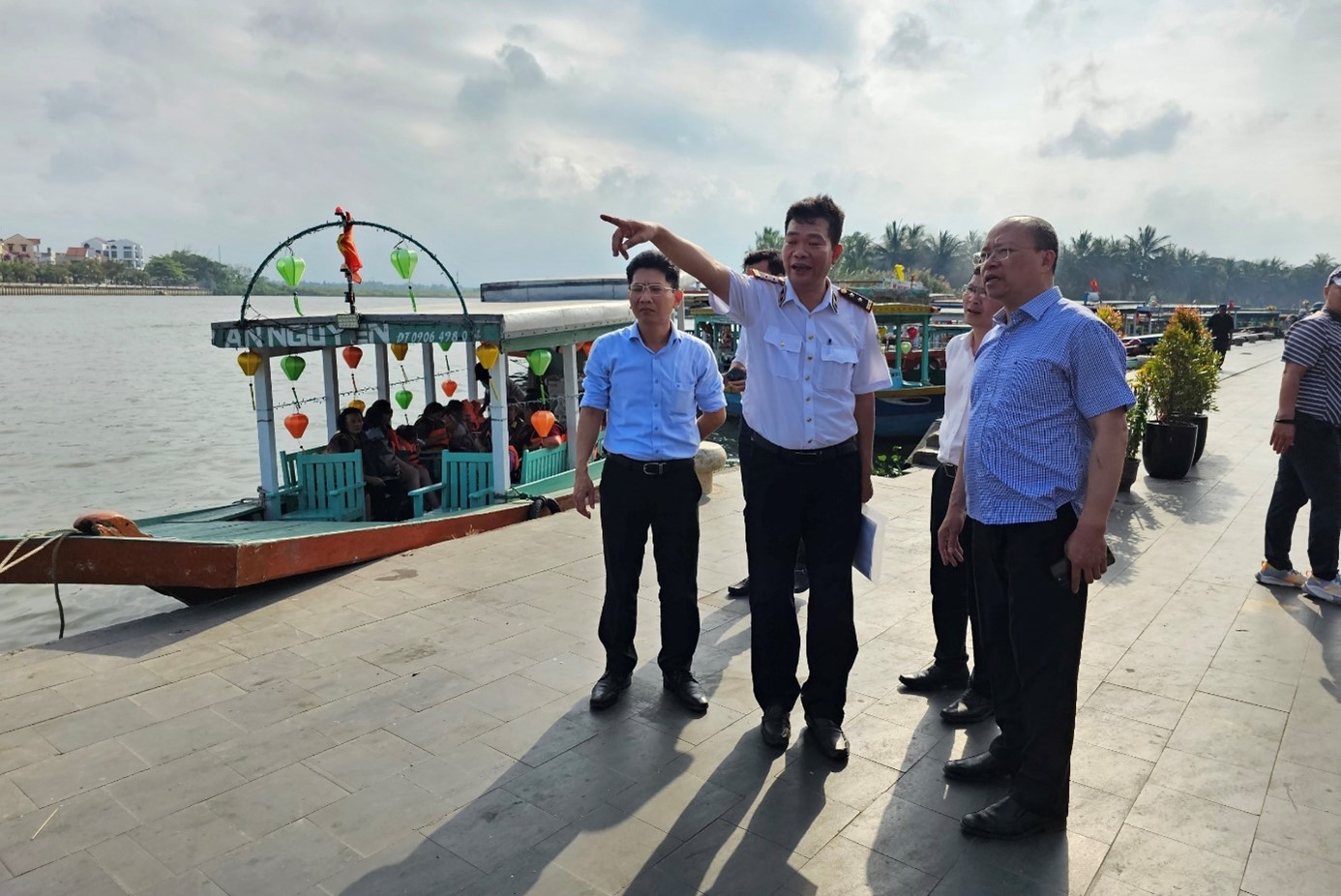 Đôn đốc công tác bảo đảm TTATGT vận tải hành khách tuyến từ bờ ra đảo Cửa Đại – Cù Lao Chàm.