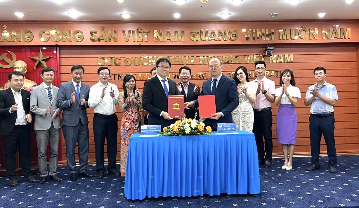 Lễ ký thỏa thuận hợp tác giữa Cục ĐTNĐ Việt Nam và Trường ĐH GTVT TP Hồ Chí Minh